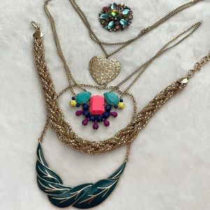 5 GOLD JEWELRY PIECES - 4 necklaces & 1 brooch